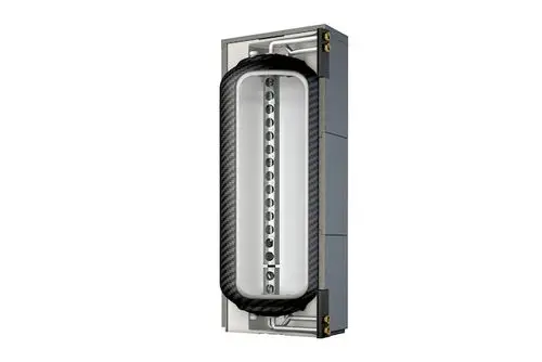Thermotank mit schlanker Bauweise und Carbon-Elementen, ausgestattet mit Befestigungen und Anschlüssen, produziert von Roth. Geeignet für thermische Speicheranwendungen.